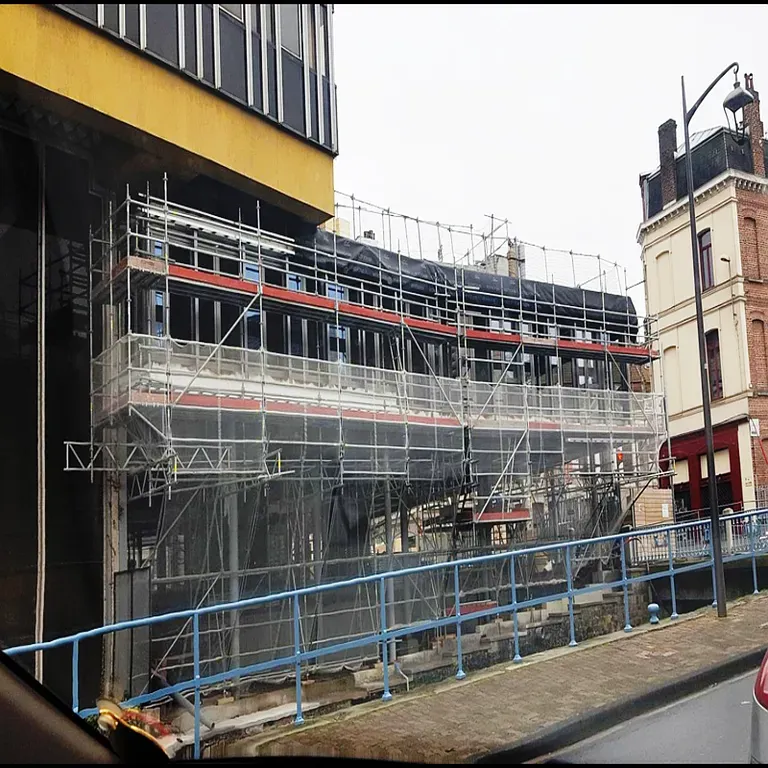 Échafaudage maçon à Somain